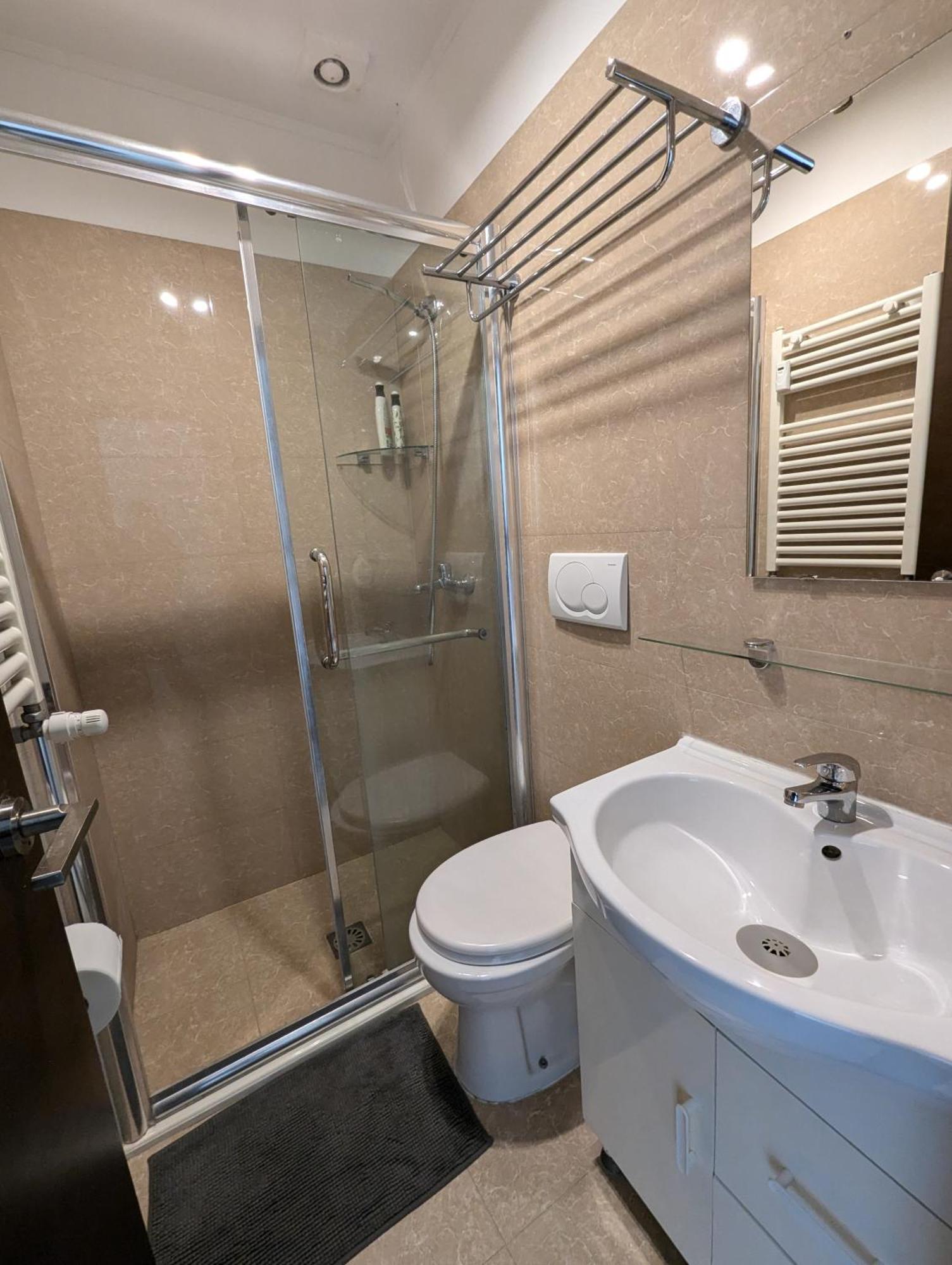 Roomz Romestay Exterior foto
